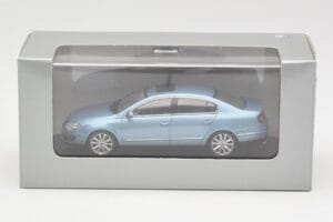 Volkswagen Passat B6 Blue Metallic Minichamps 1:43 PASSAT002 Metal - imaginea 4 din 4