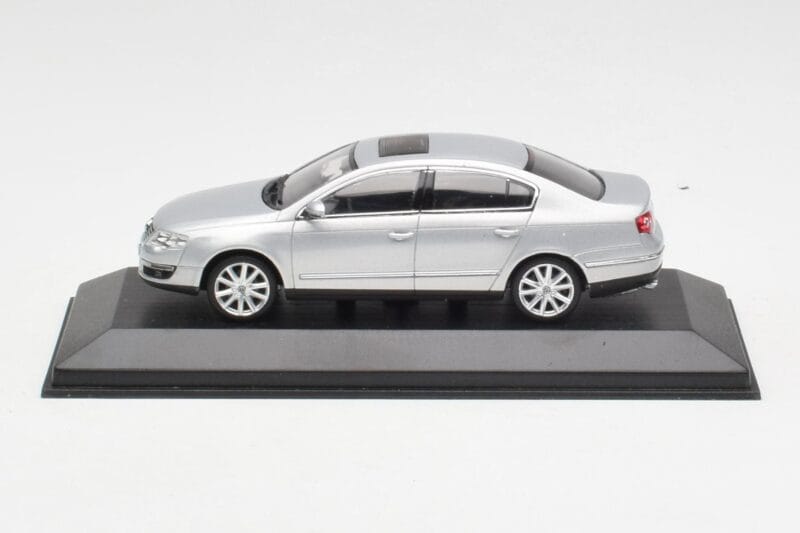 Volkswagen Passat B6 Argintiu Minichamps 1:43 PASSAT003 Metal