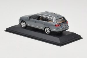 Volkswagen Passat B6 Variant Grey Metallic Minichamps 1:43 PASSAT005 Metal - imaginea 3 din 4