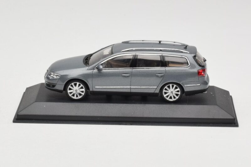 Volkswagen Passat B6 Variant Grey Metallic Minichamps 1:43 PASSAT005 Metal