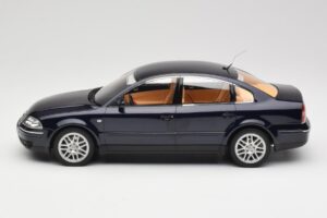 Volkswagen Passat W8 B5.5 Indigo Blue DNA 1:18 DNA000029 Metal - imaginea 3 din 6
