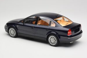 Volkswagen Passat W8 B5.5 Indigo Blue DNA 1:18 DNA000029 Metal - imaginea 5 din 6