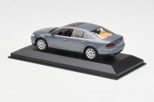 Volkswagen Phaeton 3D Gri Minichamps 1:43 3D0099300GPR7Q Metal - imaginea 3 din 4
