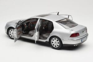 Volkswagen Phaeton D1 Silver Metallic AUTOart 1:18 79742 Metal - imaginea 5 din 8