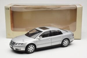 Volkswagen Phaeton D1 Silver Metallic AUTOart 1:18 79742 Metal - imaginea 8 din 8