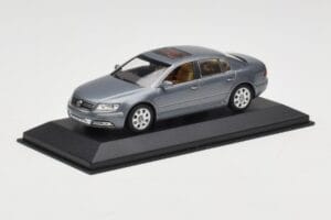 Volkswagen Phaeton Light Blue Metallic Minichamps 1:43 VW002 Metal - imaginea 2 din 4