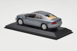 Volkswagen Phaeton Light Blue Metallic Minichamps 1:43 VW002 Metal - imaginea 3 din 4