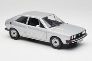 Volkswagen Scirocco GT Mk1 Silver Metallic Revell 1:18 08833 Metal - imaginea 6 din 8