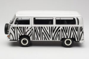 Volkswagen T2a Bus Safari Schuco 1:18 191 Metal - imaginea 4 din 8