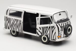 Volkswagen T2a Bus Safari Schuco 1:18 191 Metal - imaginea 5 din 8