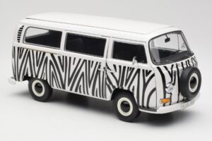 Volkswagen T2a Bus Safari Schuco 1:18 191 Metal - imaginea 6 din 8