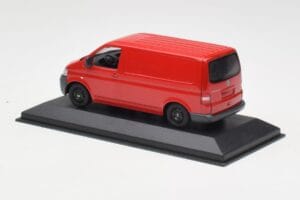 Volkswagen T5 Furgon de Livrare Roșu & Roți Negre Minichamps 1:43 400052260-B Metal - imaginea 3 din 4