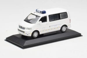 Volkswagen T5 Multivan Bundeswehr Medic de Urgență Prototip Minichamps 1:43 400052291-P1 Metal - imaginea 2 din 4