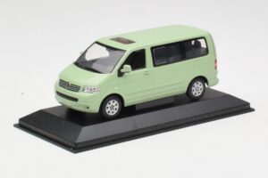 Volkswagen T5 Multivan California Verde Lime Dealer Minichamps 1:43 400052201-D1 Metal - imaginea 2 din 4