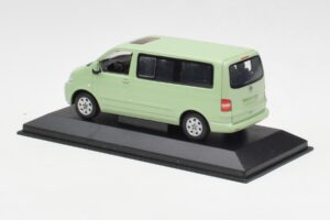Volkswagen T5 Multivan California Verde Lime Dealer Minichamps 1:43 400052201-D1 Metal - imaginea 3 din 4