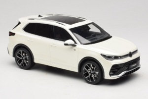 Volkswagen Tiguan R-Line Oryx White Pearl Otto 1:18 OT1219 Rășină - imaginea 4 din 6