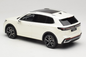 Volkswagen Tiguan R-Line Oryx White Pearl Otto 1:18 OT1219 Rășină - imaginea 5 din 6