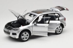 Volkswagen Touareg 7L Silver Metallic Kyosho 1:18 8821CS Metal - imaginea 2 din 8