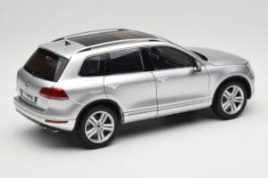 Volkswagen Touareg 7L Silver Metallic Kyosho 1:18 8821CS Metal - imaginea 3 din 8