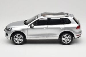 Volkswagen Touareg 7L Silver Metallic Kyosho 1:18 8821CS Metal - imaginea 4 din 8