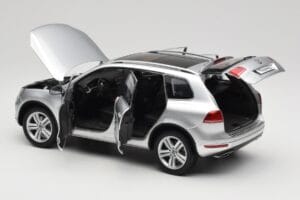Volkswagen Touareg 7L Silver Metallic Kyosho 1:18 8821CS Metal - imaginea 5 din 8