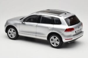 Volkswagen Touareg 7L Silver Metallic Kyosho 1:18 8821CS Metal - imaginea 7 din 8
