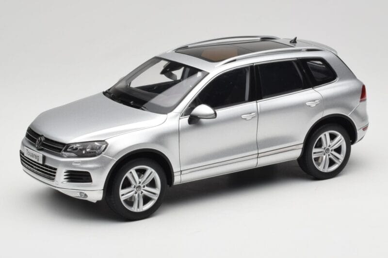 Volkswagen Touareg 7L Silver Metallic Kyosho 1:18 8821CS Metal