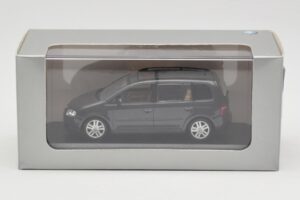 Volkswagen Touran 1T Verde Închis Minichamps 1:43 400052101 Metal - imaginea 4 din 4