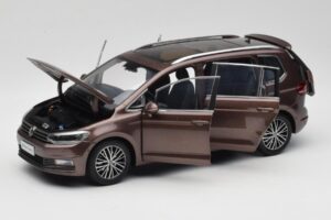 Volkswagen Touran 5T Maro Paudi Model 1:18 ZVE000003BRA Metal - imaginea 2 din 8