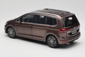 Volkswagen Touran 5T Maro Paudi Model 1:18 ZVE000003BRA Metal - imaginea 7 din 8
