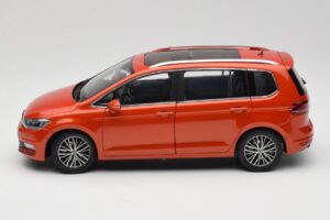 Volkswagen Touran 5T Portocaliu Paudi Model 1:18 ZVE000003ORA Metal - imaginea 4 din 8