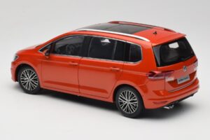 Volkswagen Touran 5T Portocaliu Paudi Model 1:18 ZVE000003ORA Metal - imaginea 7 din 8