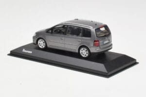 Volkswagen Touran Sport Platinum Grey Minichamps 1:43 TOURAN003 Metal - imaginea 3 din 4