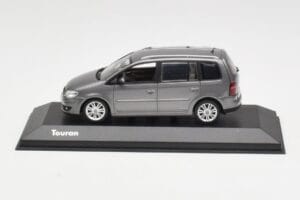 Volkswagen Touran Sport Platinum Grey Minichamps 1:43 TOURAN003 Metal