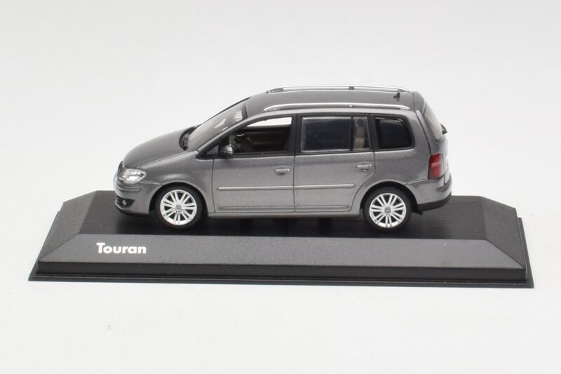 Volkswagen Touran Sport Platinum Grey Minichamps 1:43 TOURAN003 Metal