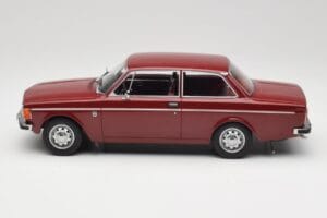 Volvo 142 Roșu Închis MCG 1:18 MCG18443 Metal - imaginea 3 din 6