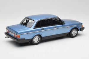 Volvo 240 GL Albastru Metalizat Minichamps 1:18 155171404 Metal - imaginea 2 din 6