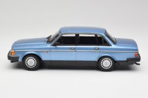Volvo 240 GL Albastru Metalizat Minichamps 1:18 155171404 Metal - imaginea 3 din 6