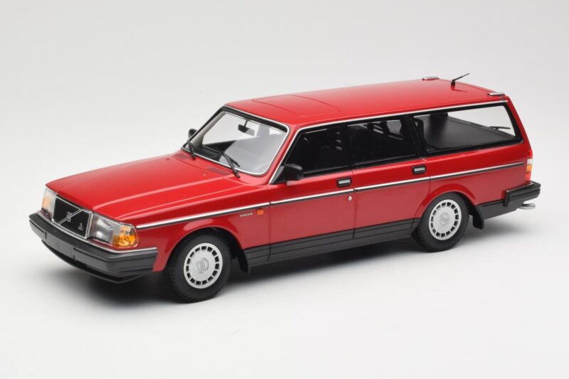 Volvo 240 GL Break Roșu Minichamps 1:18 155171411 Metal