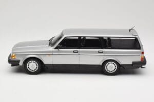 Volvo 240 GL Estate Argintiu Minichamps 1:18 155171416 Metal - imaginea 3 din 6
