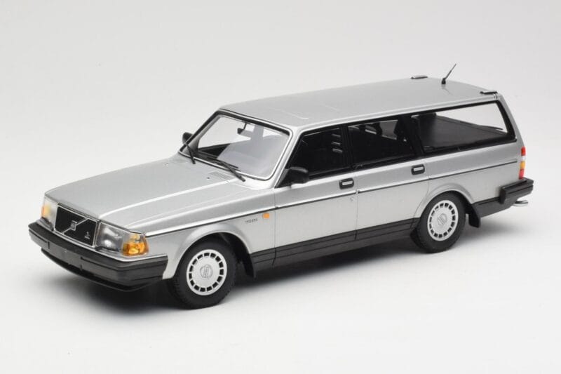 Volvo 240 GL Estate Argintiu Minichamps 1:18 155171416 Metal