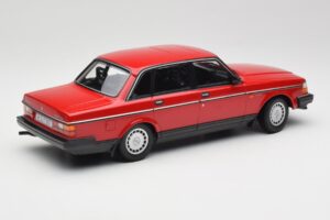 Volvo 240 GL Roșu Minichamps 1:18 155171401 Metal - imaginea 2 din 6