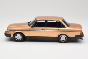Volvo 240 GL Auriu Minichamps 1:18 155171405 Metal - imaginea 3 din 6