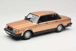 Volvo 240 GL Auriu Minichamps 1:18 155171405 Metal