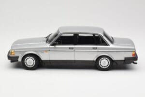 Volvo 240 GL Argintiu Minichamps 1:18 155171408 Metal - imaginea 3 din 6