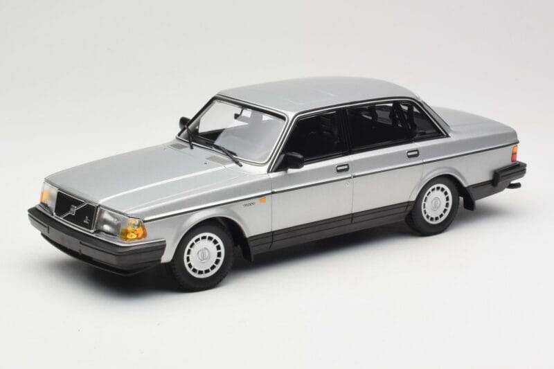 Volvo 240 GL Argintiu Minichamps 1:18 155171408 Metal