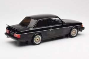 Volvo 240 Turbo Negru Custom IXO 1:18 18CMC178 Metal - imaginea 2 din 6