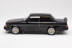 Volvo 240 Turbo Negru Custom IXO 1:18 18CMC178 Metal - imaginea 3 din 6