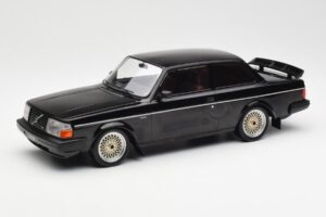 Volvo 240 Turbo Negru Custom IXO 1:18 18CMC178 Metal