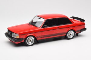 Volvo 240 Turbo Roșu Custom IXO 1:18 18CMC177 Metal